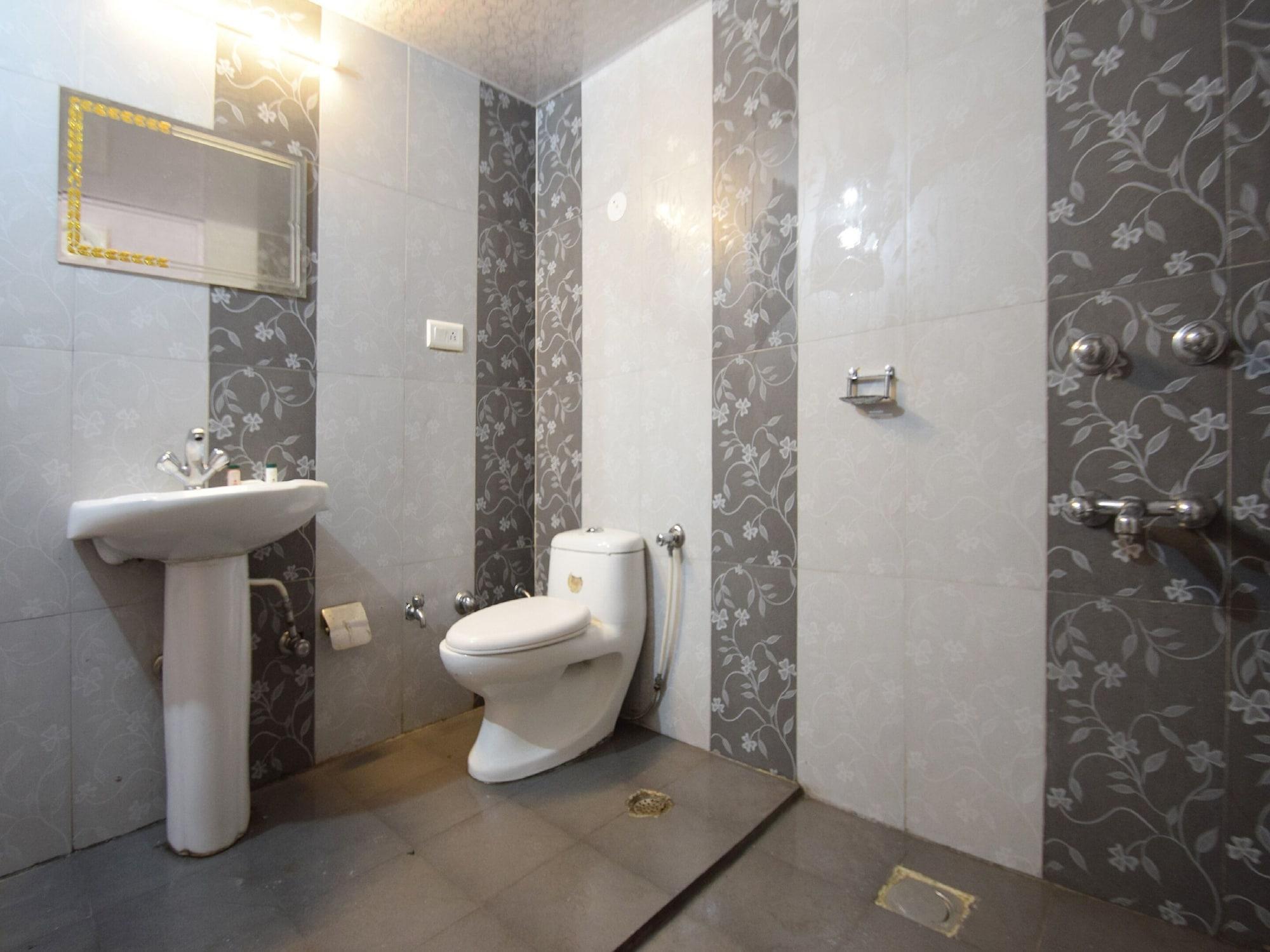 Oyo 29131 Hotel Mn Grand Shamshabad Luaran gambar
