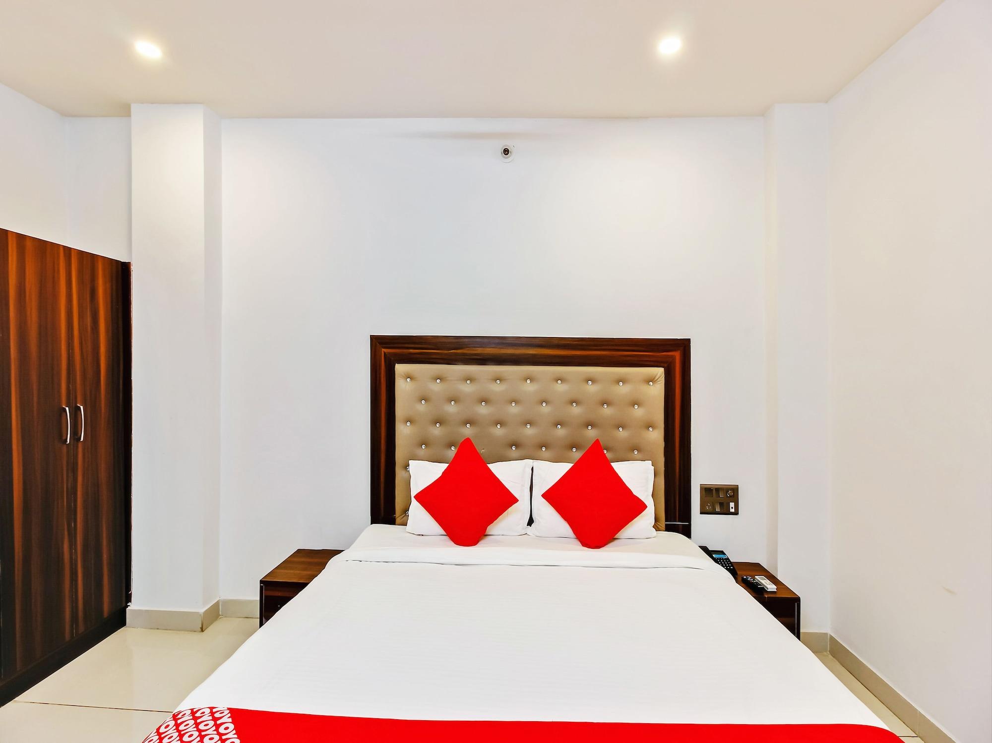 Oyo 29131 Hotel Mn Grand Shamshabad Luaran gambar