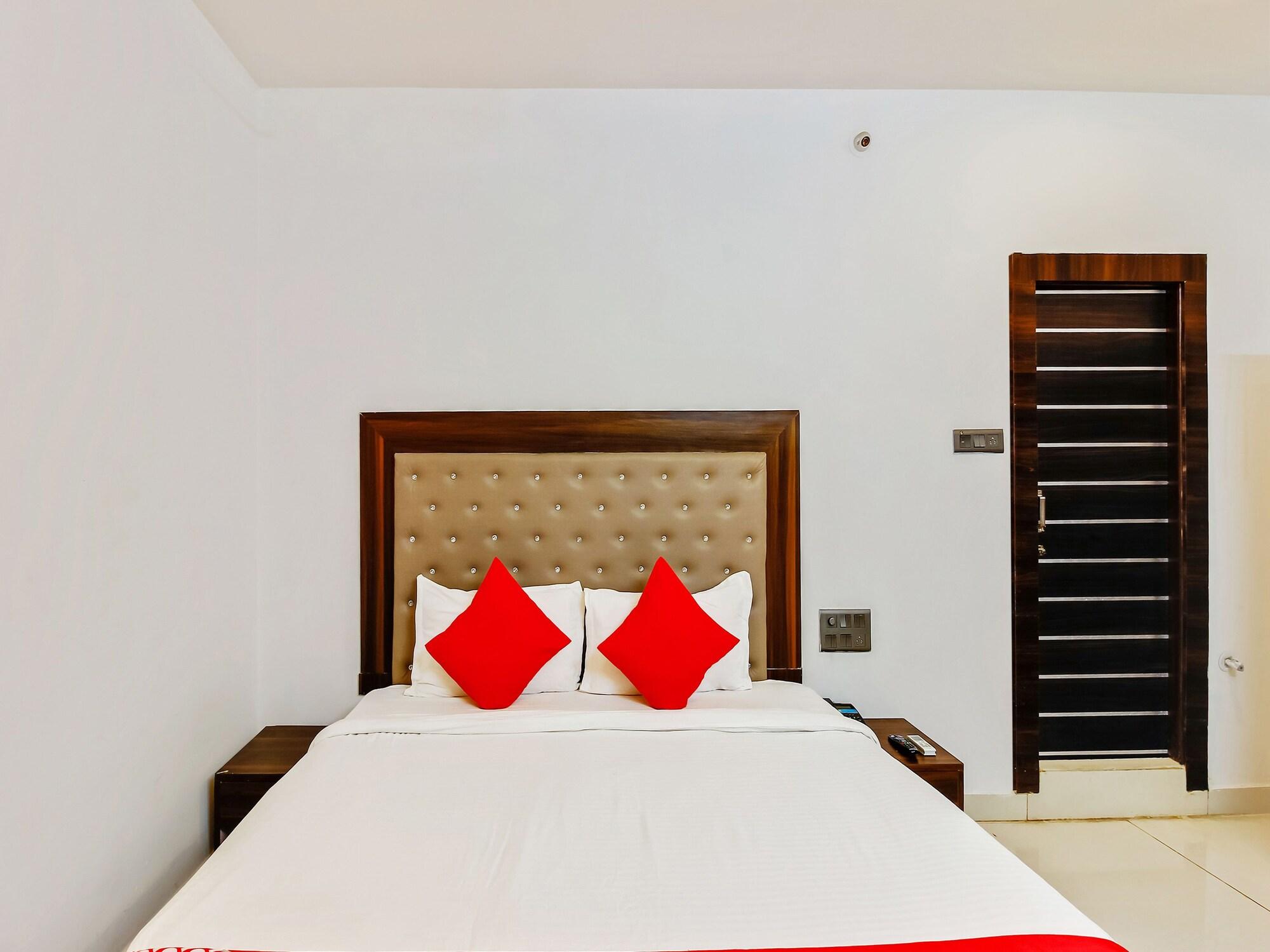 Oyo 29131 Hotel Mn Grand Shamshabad Luaran gambar